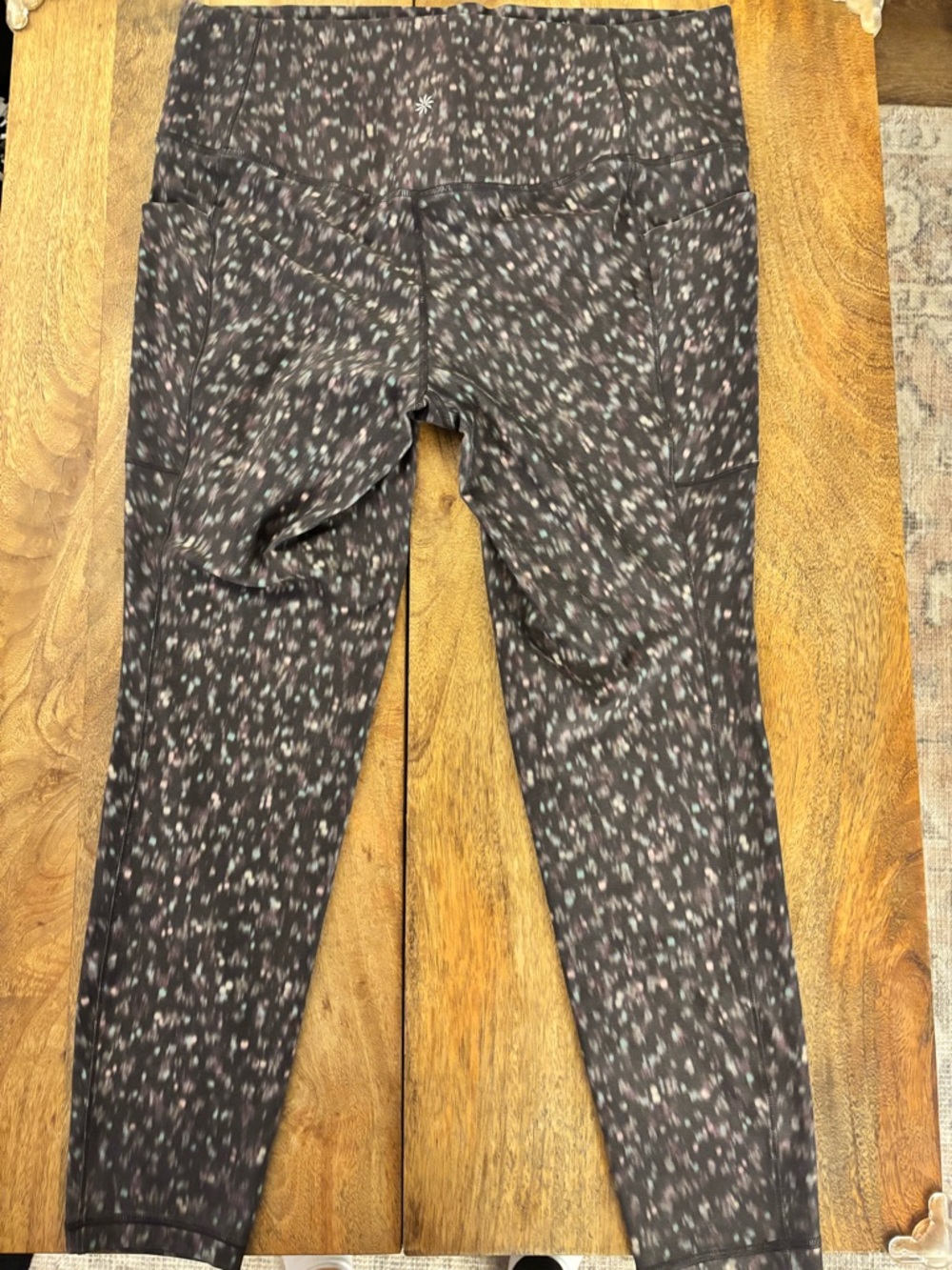 Athleta Salutation Stash Pocket Printed 7/8